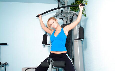 Alluring babe Peach in softcore shooting 