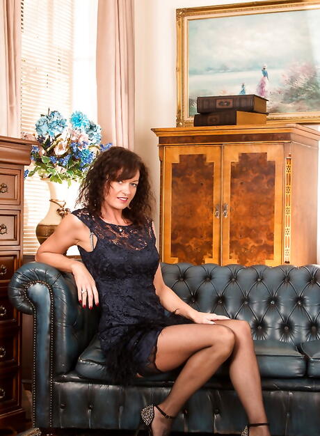 Curious russian mature Lucy Heart in sexy underwear reveals her butt and jerks off 